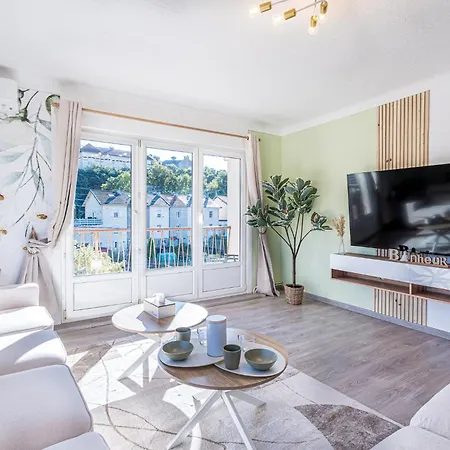 Couette-café Jessy 20m - 2 Sdb - Balcon - Wifi - Park *