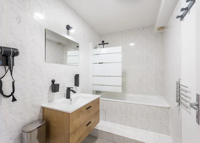 B&B Jessy 20m - 2 Sdb - Balcon - Wifi - Park *