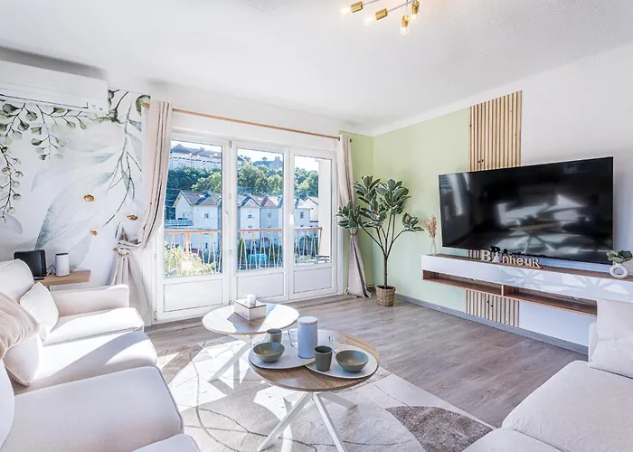 B&B Jessy 20m - 2 Sdb - Balcon - Wifi - Park *