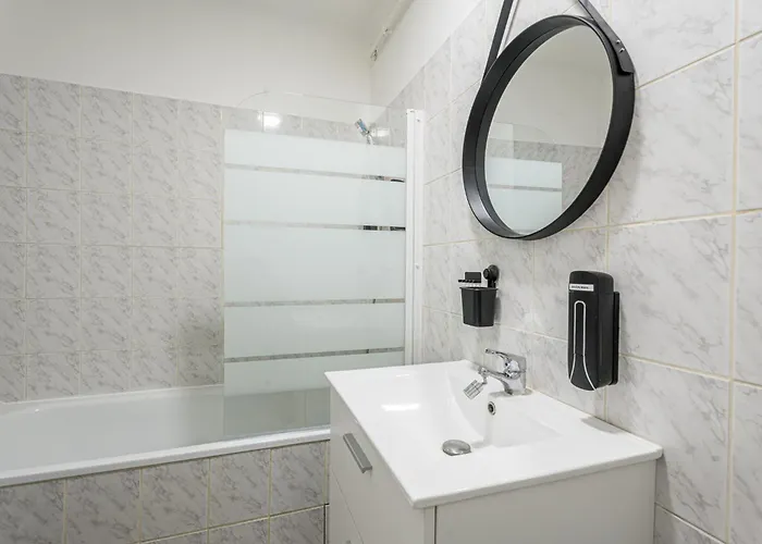 B&B Jessy 20m - 2 Sdb - Balcon - Wifi - Park