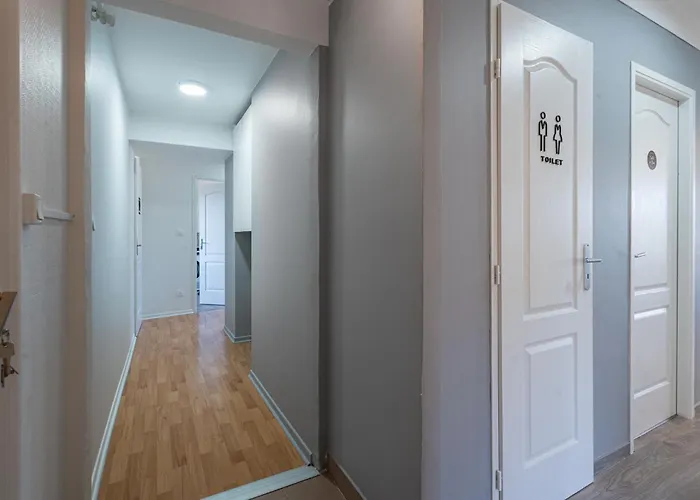 Jessy 20m - 2 Sdb - Balcon - Wifi - Park * Joeuf